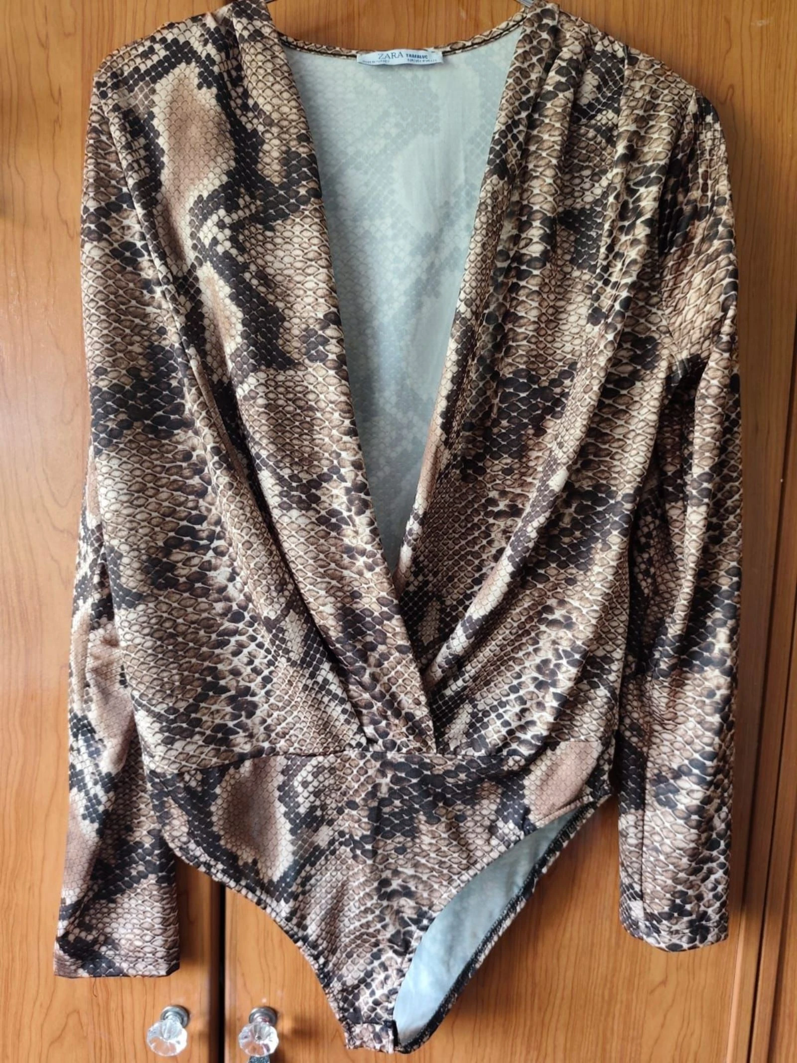 Zara Trafaluc - Body animal print pitón manga larga, M